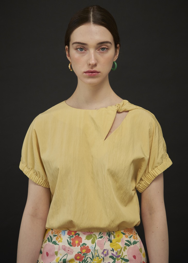 TWISTED SLIT BLOUSE_YELLOW