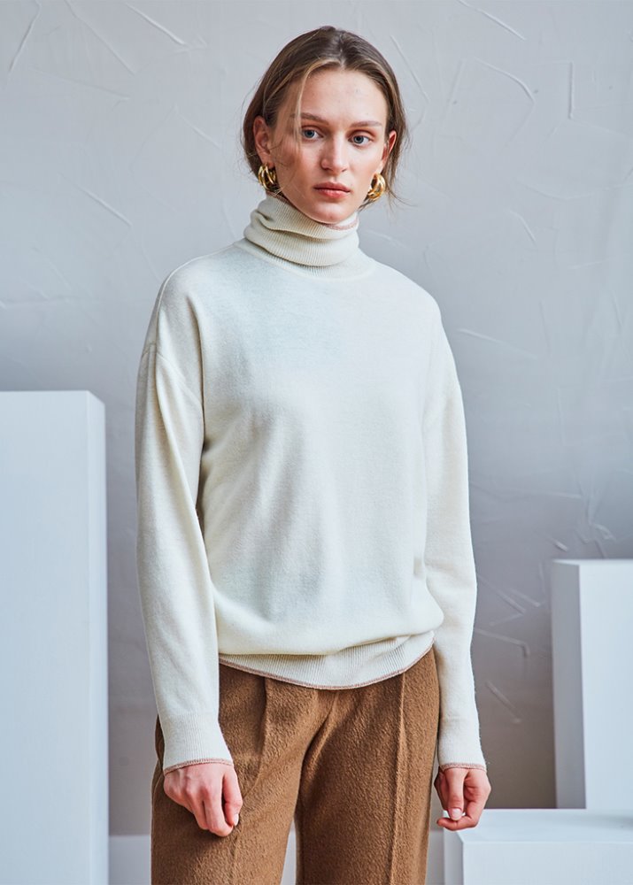 ROSEGOLD LINE ROLL-NECK SWEATER_IVORY